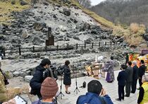 殺生石で慰霊祭