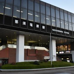 那須塩原駅の上りエスカレーター、いつ復旧？　３月の交通事故から使えないまま...　背景には「複数の要因」