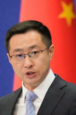 　記者会見する中国外務省の林剣副報道局長＝５日、北京（共同）