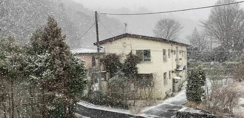 雪が降った日光市内＝13日午後、日光市石屋町