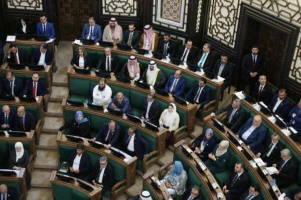 シリアで招集された新議会=12日、ダマスカス(ゲッティ=共同)