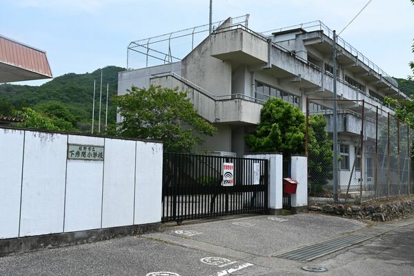 複合施設へと活用が進む旧下彦間小の校舎