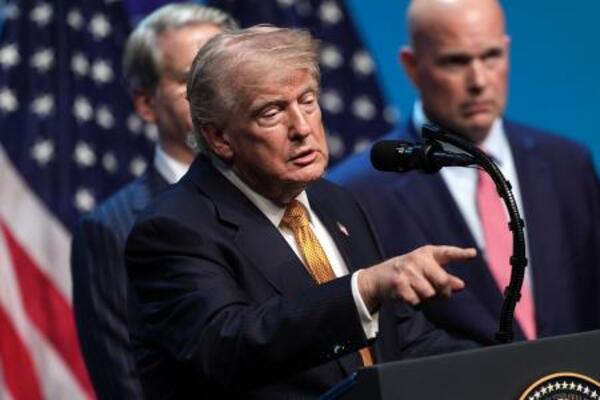 NATO首脳会議の記者会見で話すトランプ米大統領=8日、アンカラ(ゲッティ=共同)
