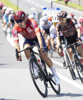 ３位に入ったブリッツェンのアコスタ＝大分市