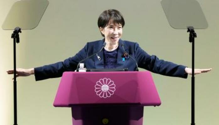 　第９３回自民党大会で演説する党総裁の高市首相＝１２日午前、東京都内