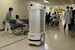 臨床検査センターへ検体を運ぶロボット＝１日午後、壬生町北小林