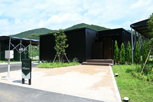 客室専用のドッグランが併設されたグランフォレスタヴィラ日光＝21日午前、日光市