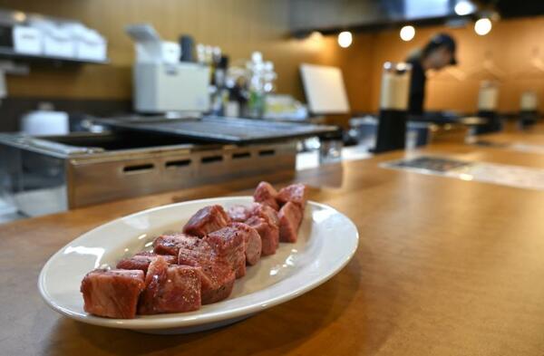 分厚さが特徴の焼肉やっちゃんの「上タン塩(レモン)」