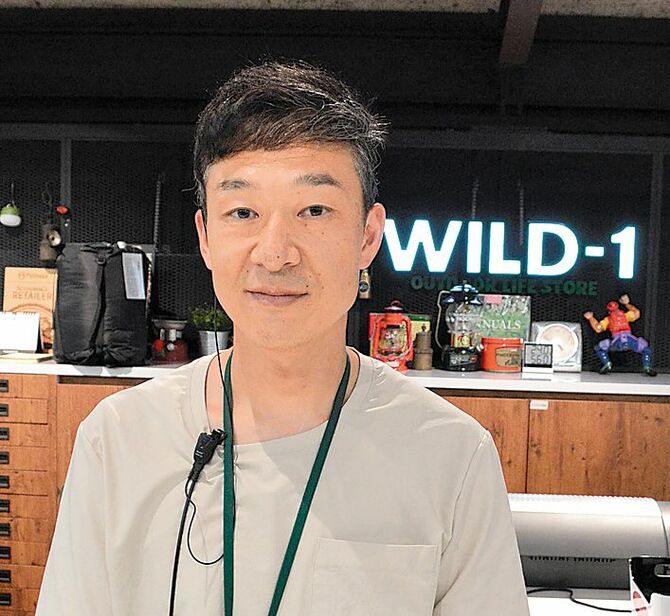 「これからの時季キャンプを楽しんで」と副店長の佐々木さん