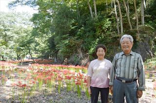 地元ボランティアの町田功さん、悦子さん夫婦