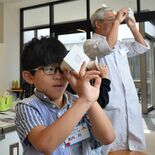 興味津々、色と光の実験　下野で理科実験教室開かれる　児童７人が挑戦