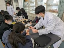 高尾台中学校２年生を対象に金沢工業大学生命・ 応用バイオ学科の学生プロジェクトが科学実験教室を開催  