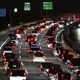 Ｕターンラッシュ本格化、栃木県内も混雑　東北道で渋滞36キロ　新幹線は乗車率100％超え