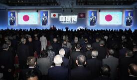 首相「法律的に問題ない」