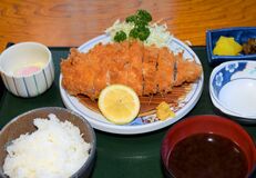 【推しの逸品】甘みとやわらかさ特長　ロースかつ定食　いな穂（鹿沼）