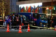 内閣府公用車が信号無視か