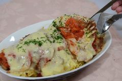 ＜鶏肉のトマトグラタン＞酸味とコクで深い味わい