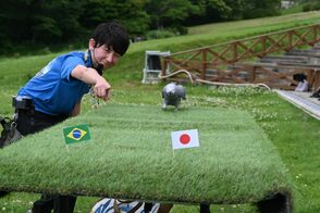 那須どうぶつ王国の占いインコがＷ杯ブラ…