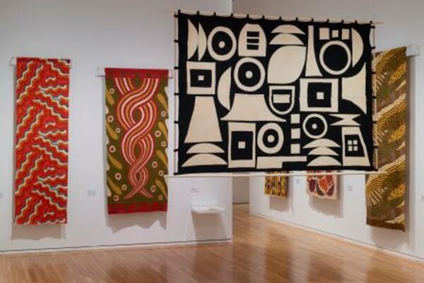 1980~90年代の作品と共に展示された柚木沙弥郎さんの初期代表作「幕」(手前)=東京オペラシティ(撮影:高橋健治)(提供写真)