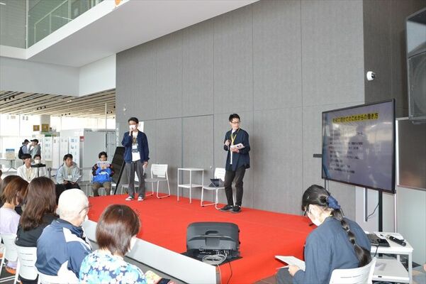 白鴎大の学生による発表