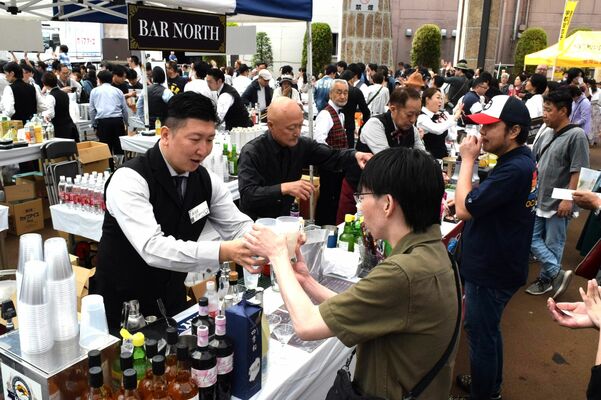 多くの来場者でにぎわった「宇都宮バーフェス2024」