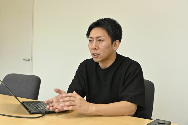 事業や展望について語る大塚社長