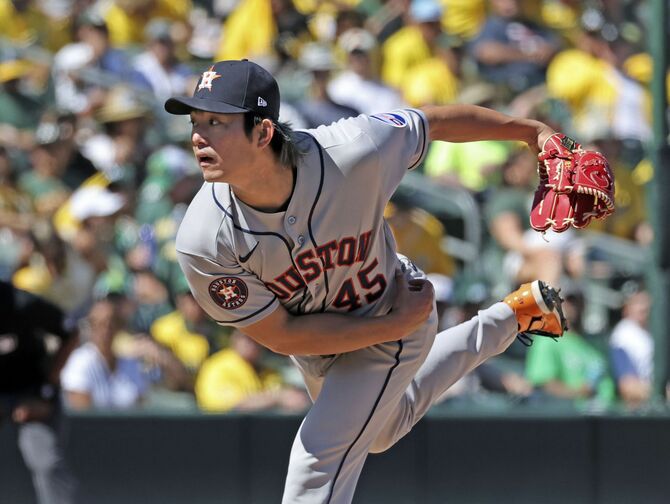 アスレチックス戦に先発し、５回２／３を３安打無失点でメジャー初勝利を挙げたアストロズ・今井＝サクラメント（共同）