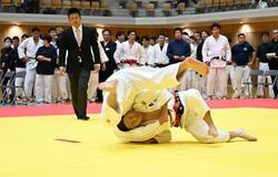 鍛錬の成果競う