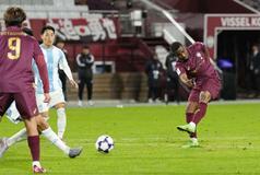 神戸競り勝ち首位