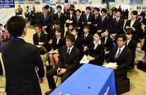 来春就職へ学生７００人／５２社、宇都宮でガイダンス