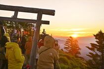 男体山の夜間登山が解禁