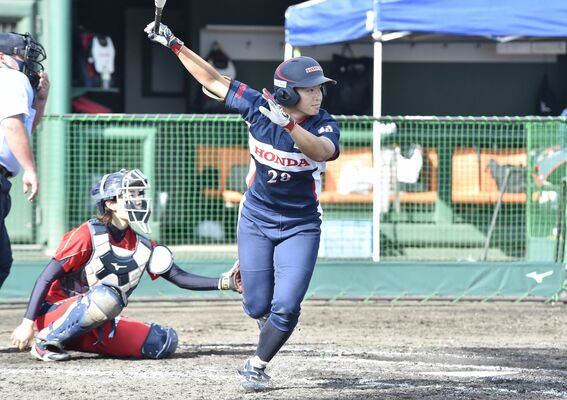 昨季の首位打者で、打線の中心としての活躍が期待されるホンダの塚本＝石川スポーツグラウンドくろいそ