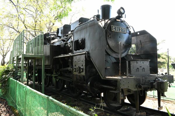 美原公園の一角に展示されている蒸気機関車