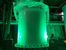 「緑光　ＧＲＥＥＮ　ＬＩＧＨＴ」を醸す緑色ＬＥＤ照射の透明タンク

