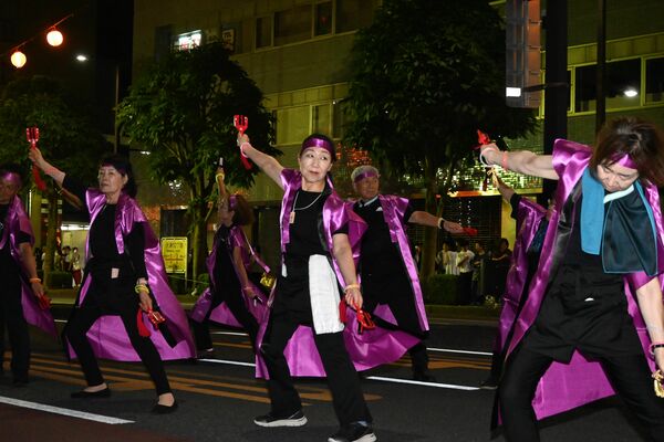 華やかな踊りが披露された宮っこよさこい