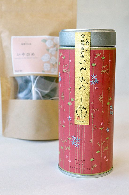 能登島で栽培した茶葉で作った「能登の紅茶 いやひめ」（手前１２９６円、奥９７２円）