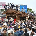 自慢の彫刻屋台がずらり　集まった観衆、沿道埋め尽くす　鹿沼秋まつり最終日