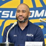 宇都宮ブレックスのブラスウェル新監督　就任会見「目標達成に向け日々成長…