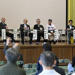 世代を超えて卒業生が交流　統合前に日光明峰高で「大同窓会」　アイスホッケー・小池選手ら登壇