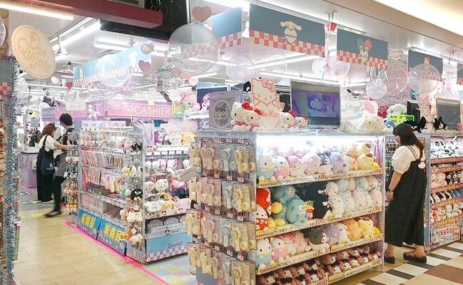 19日にオープンした「キラキラドンキ　トナリエ宇都宮店」＝19日午前、宇都宮市駅前通り１丁目