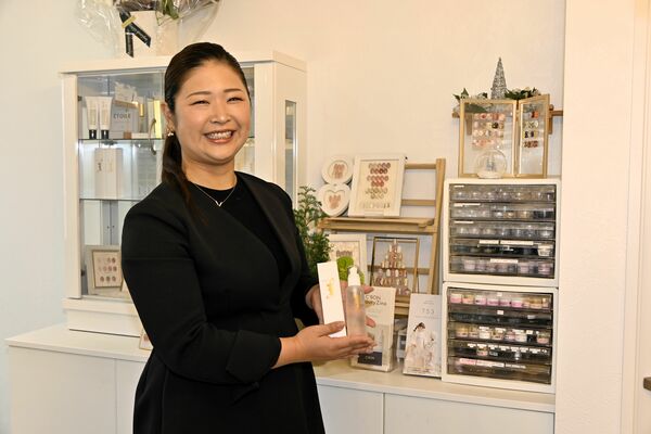 佐野市の湧水を使った化粧水を開発した一木代表