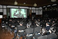 母校の宇都宮高で上映会　荒井退造ら描いた映画「島守の塔」