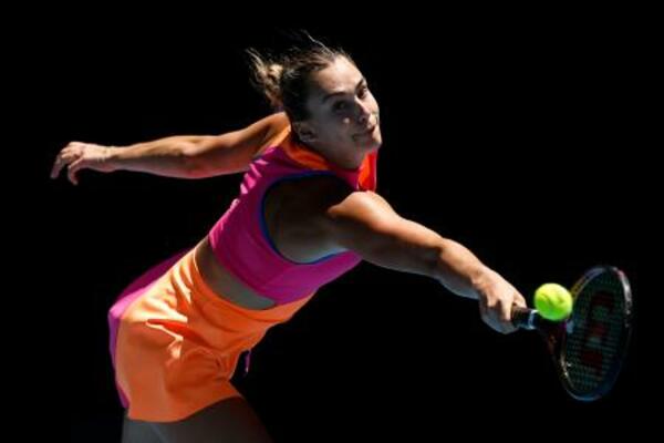 女子シングルス3回戦でプレーするアリーナ・サバレンカ=メルボルン(ゲッティ=共同)