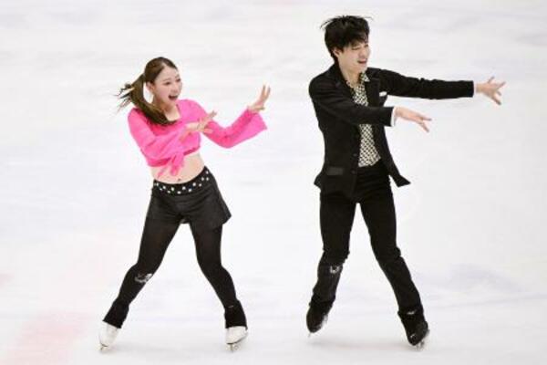 　アイスダンスＲＤ　演技する紀平梨花（左）、西山真瑚組＝木下カンセーアイスアリーナ
