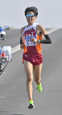 4区を走る宇都宮Aの山崎=栃木市、磯真奈美撮影