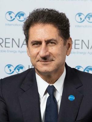 　国際再生可能エネルギー機関のフランチェスコ・ラカメラ事務局長（同機関提供）