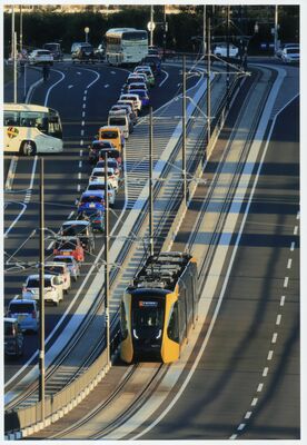 ＬＲＴ部門で町長賞に輝いた小菅さんの作品「渋滞知らず」