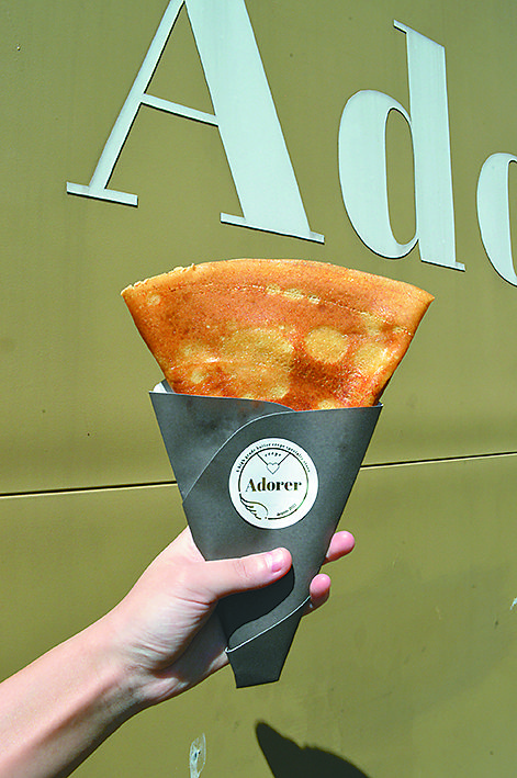 カリッと焼かれた生地にバターが染みこみ、豊かな香り