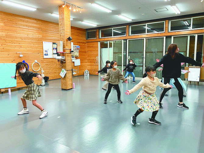 「内気な子でも踊ると別人になるんです」と野村さん