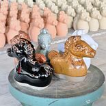 「うまく走る年に」 那珂川・小砂で来年の干支「午」の置物作製進む